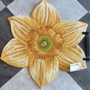 NWT Plow & Hearth Yellow Floral Hooked Rug Indoor/Outdoor 36”